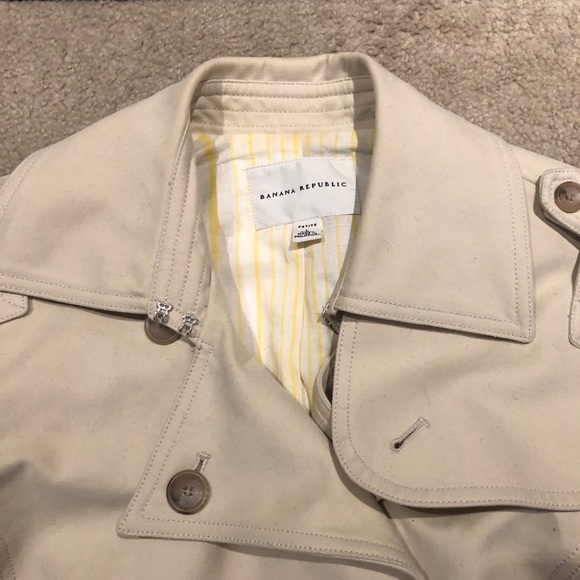 Banana Republic Double Breasted Cream Colored Coat - Picture 5 of 9